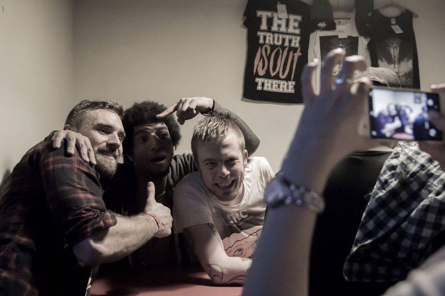 The Qemists v Brně splynuli s publikem: Nošení na rukou si všichni užili dosyta