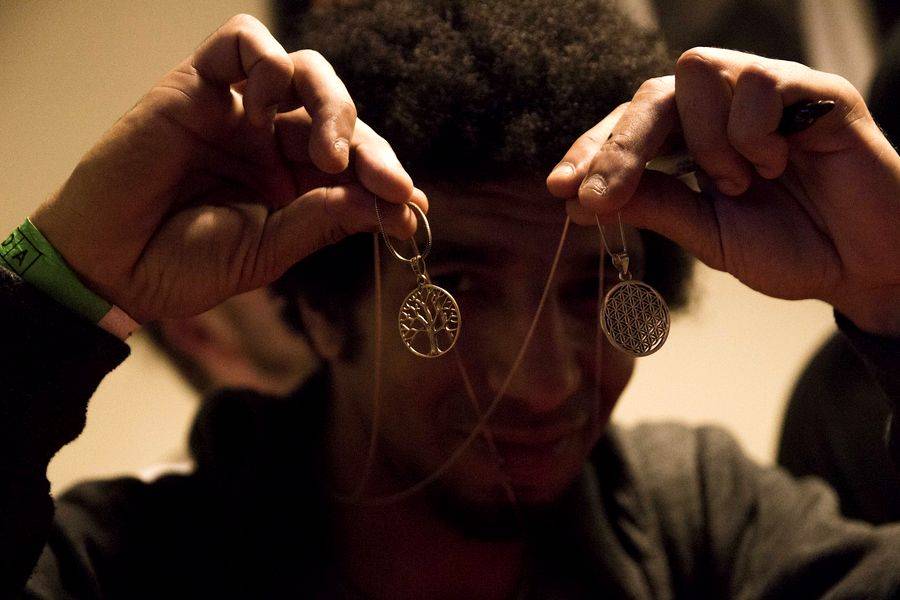 The Qemists v Brně splynuli s publikem: Nošení na rukou si všichni užili dosyta