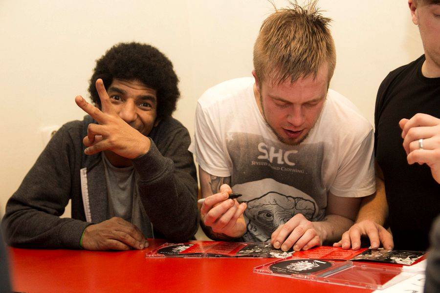 The Qemists v Brně splynuli s publikem: Nošení na rukou si všichni užili dosyta