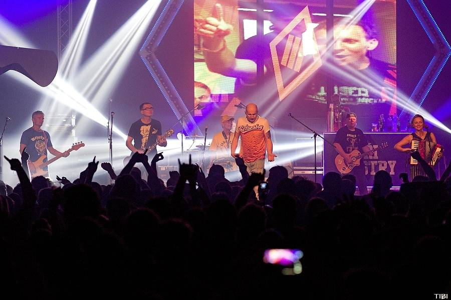 Tři sestry a Horkýže slíže v Českých Budějovicích zahájili Bratia a Sestry Tour