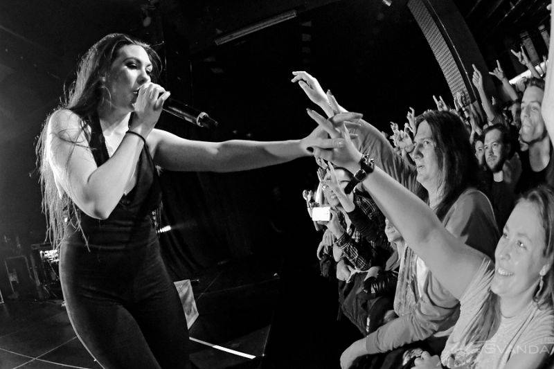 Amaranthe s hosty rozpoutali v Praze metalové peklo