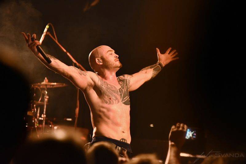 Amaranthe s hosty rozpoutali v Praze metalové peklo