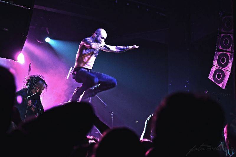 Amaranthe s hosty rozpoutali v Praze metalové peklo