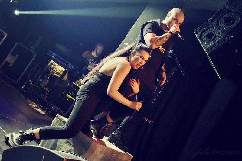 Amaranthe s hosty rozpoutali v Praze metalové peklo