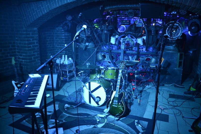 No Distance Paradise uvedli v Cross Clubu svou novou desku Pieces