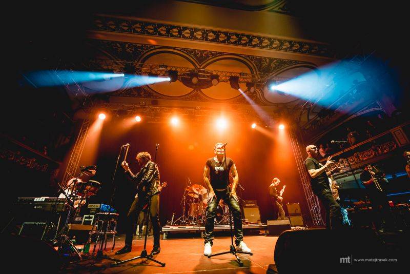 J.A.R. s funkovou jízdou ovládli Lucernu. Dorazil i Vladimír Mišík