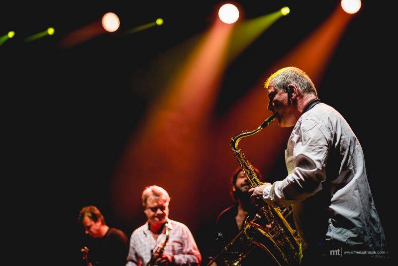 J.A.R. s funkovou jízdou ovládli Lucernu. Dorazil i Vladimír Mišík