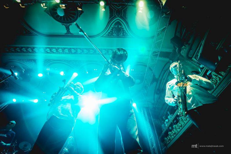 J.A.R. s funkovou jízdou ovládli Lucernu. Dorazil i Vladimír Mišík