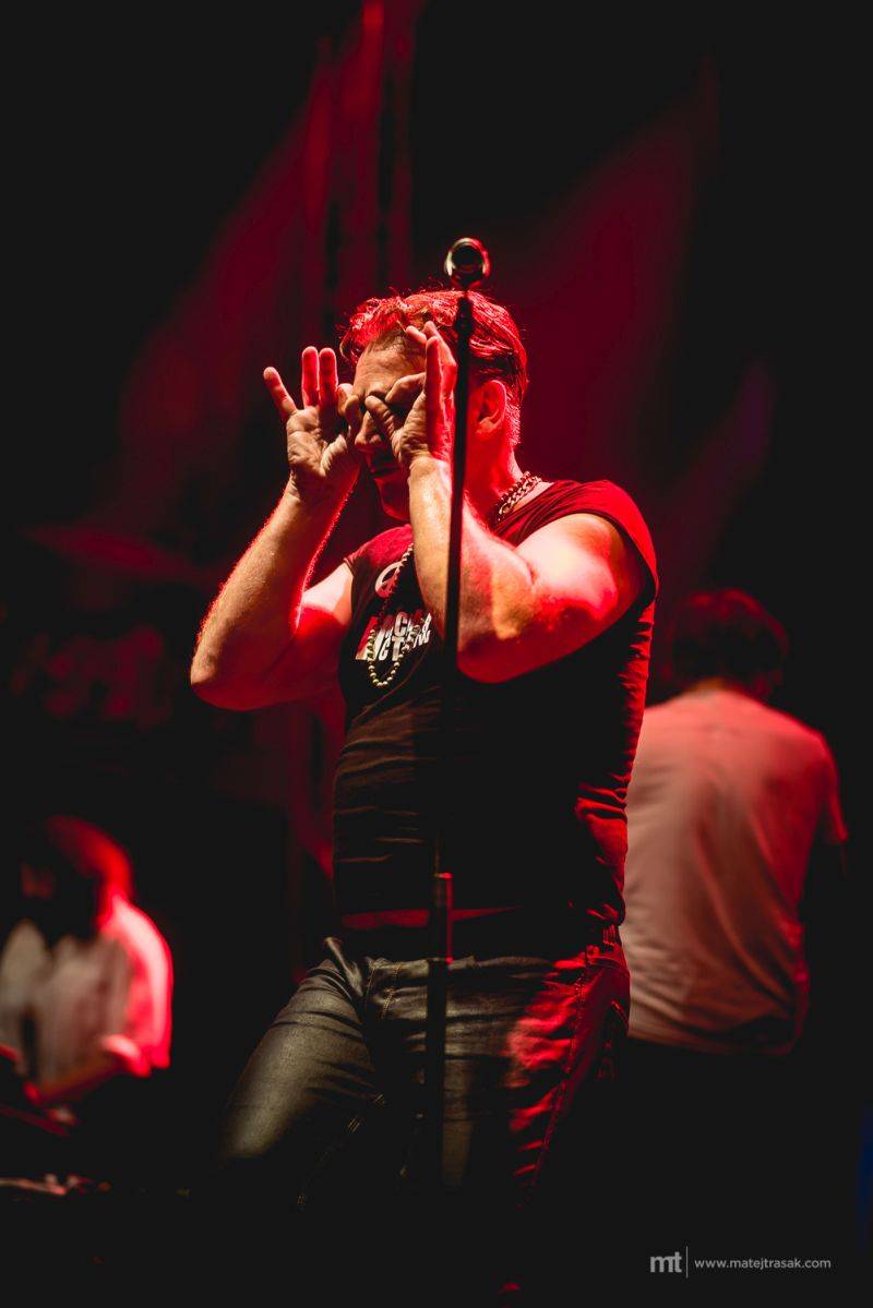 J.A.R. s funkovou jízdou ovládli Lucernu. Dorazil i Vladimír Mišík