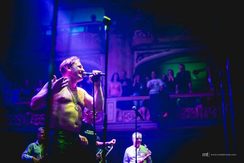 J.A.R. s funkovou jízdou ovládli Lucernu. Dorazil i Vladimír Mišík