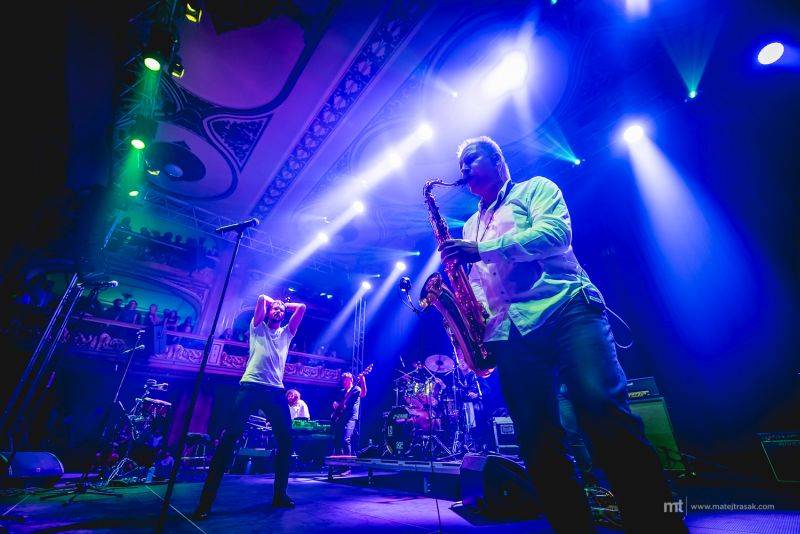 J.A.R. s funkovou jízdou ovládli Lucernu. Dorazil i Vladimír Mišík