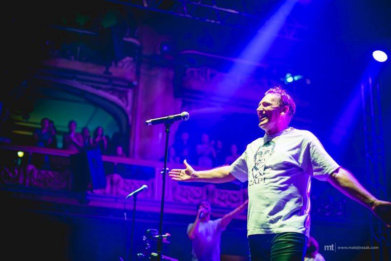 J.A.R. s funkovou jízdou ovládli Lucernu. Dorazil i Vladimír Mišík