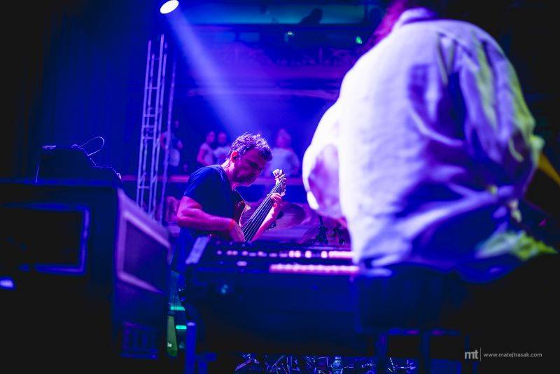 J.A.R. s funkovou jízdou ovládli Lucernu. Dorazil i Vladimír Mišík