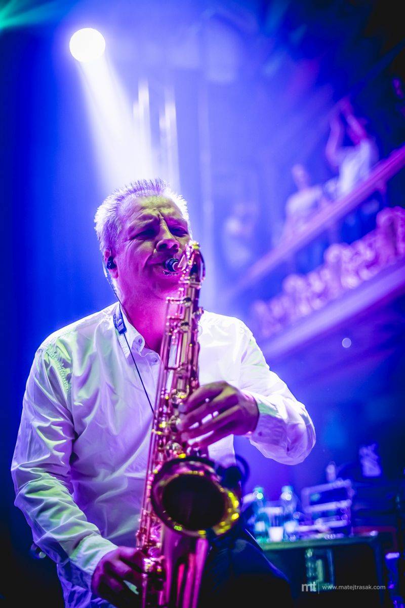 J.A.R. s funkovou jízdou ovládli Lucernu. Dorazil i Vladimír Mišík