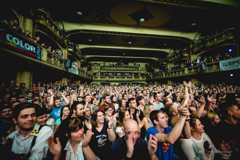 J.A.R. s funkovou jízdou ovládli Lucernu. Dorazil i Vladimír Mišík