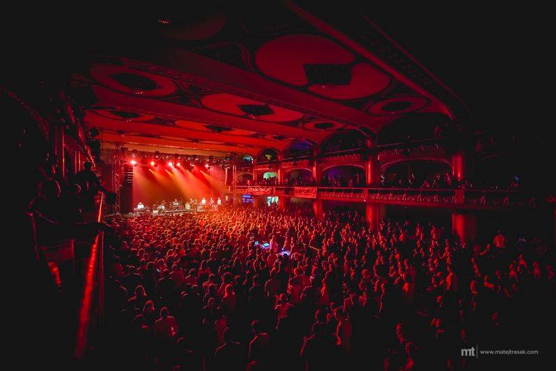 J.A.R. s funkovou jízdou ovládli Lucernu. Dorazil i Vladimír Mišík