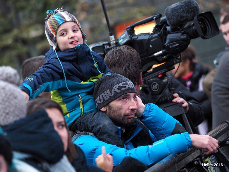 Václavákem zněly budíky: Výročí Sametové revoluce uctili Michal Pavlíček, Emma Smetana, Michal Hrůza a další