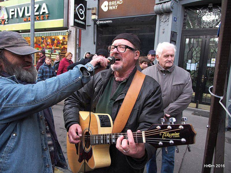 Václavákem zněly budíky: Výročí Sametové revoluce uctili Michal Pavlíček, Emma Smetana, Michal Hrůza a další