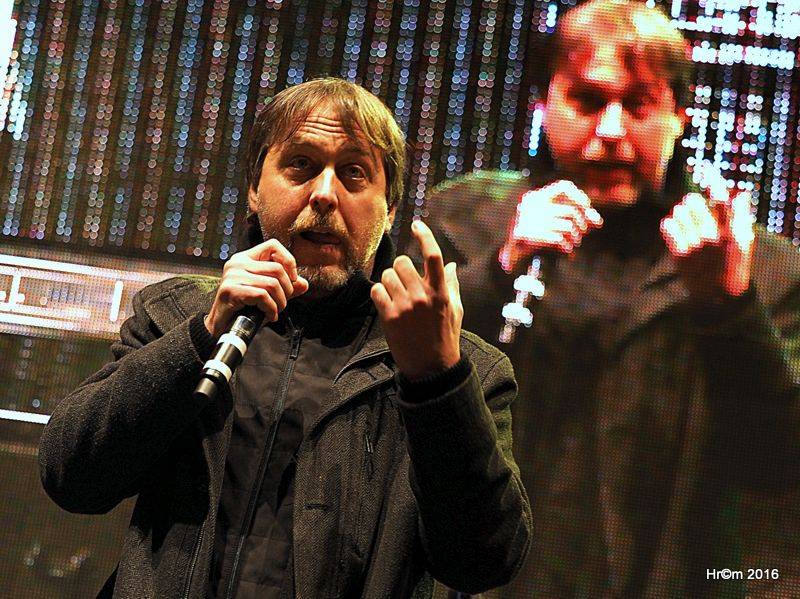 Václavákem zněly budíky: Výročí Sametové revoluce uctili Michal Pavlíček, Emma Smetana, Michal Hrůza a další