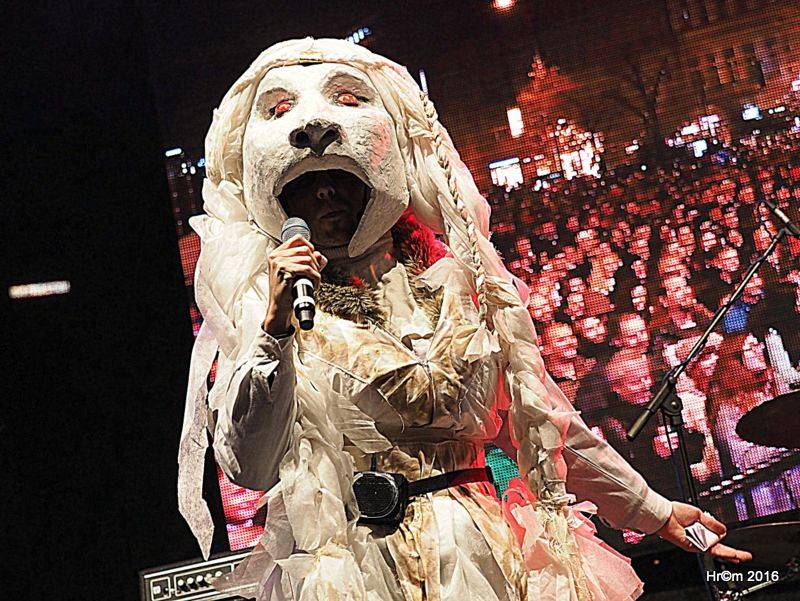 Václavákem zněly budíky: Výročí Sametové revoluce uctili Michal Pavlíček, Emma Smetana, Michal Hrůza a další