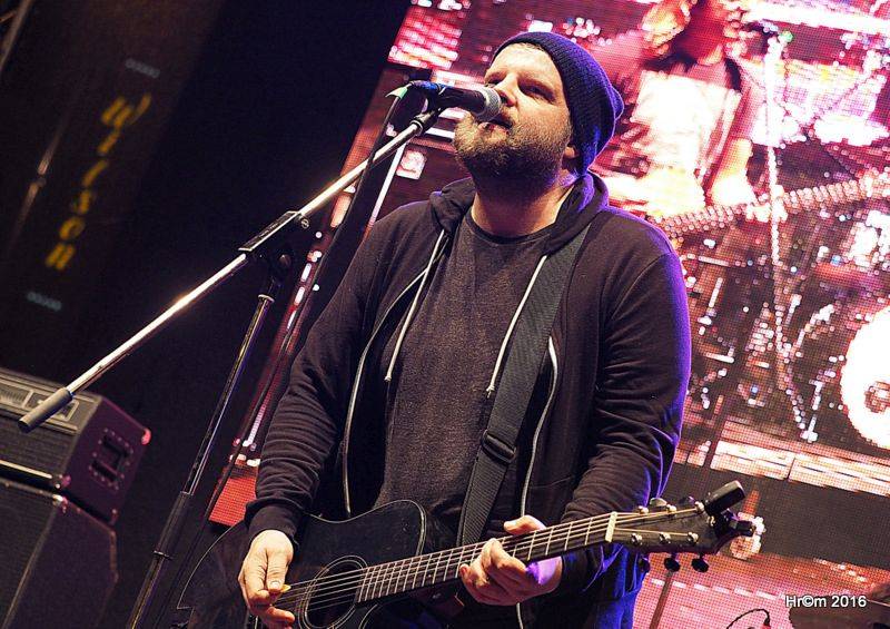 Václavákem zněly budíky: Výročí Sametové revoluce uctili Michal Pavlíček, Emma Smetana, Michal Hrůza a další