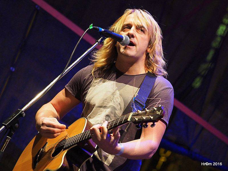 Václavákem zněly budíky: Výročí Sametové revoluce uctili Michal Pavlíček, Emma Smetana, Michal Hrůza a další