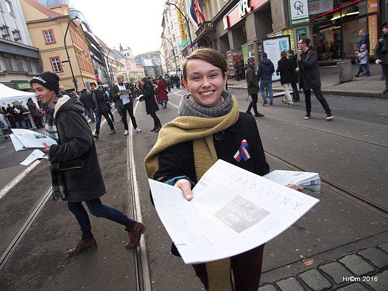 Václavákem zněly budíky: Výročí Sametové revoluce uctili Michal Pavlíček, Emma Smetana, Michal Hrůza a další