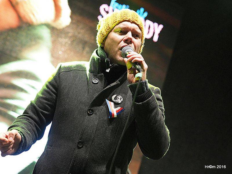 Václavákem zněly budíky: Výročí Sametové revoluce uctili Michal Pavlíček, Emma Smetana, Michal Hrůza a další