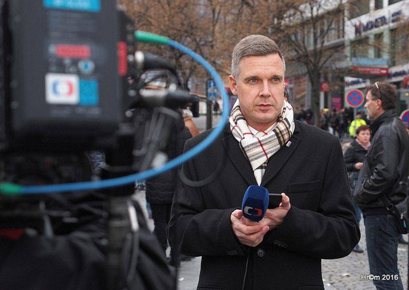 Václavákem zněly budíky: Výročí Sametové revoluce uctili Michal Pavlíček, Emma Smetana, Michal Hrůza a další