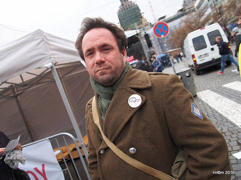 Václavákem zněly budíky: Výročí Sametové revoluce uctili Michal Pavlíček, Emma Smetana, Michal Hrůza a další