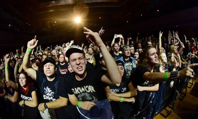 Škwor slavil plnoletost: V pražském Kongresovém centru padal sníh a šlehaly plameny