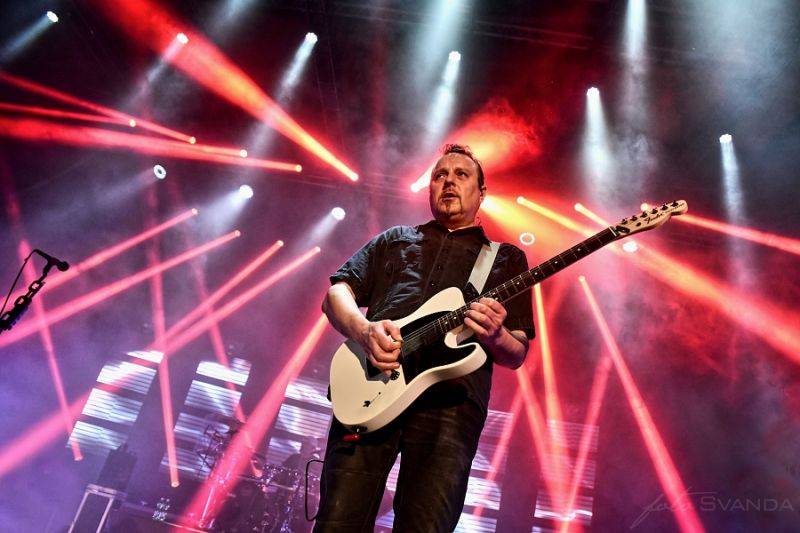 Škwor slavil plnoletost: V pražském Kongresovém centru padal sníh a šlehaly plameny