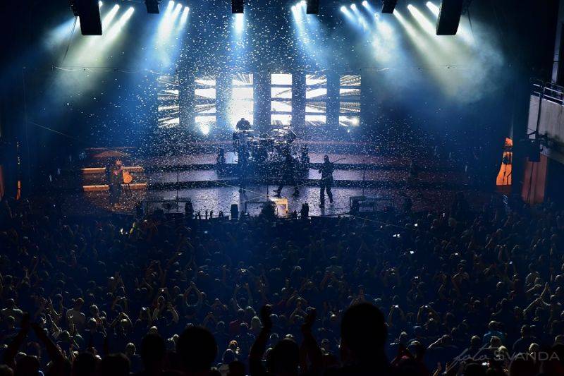 Škwor slavil plnoletost: V pražském Kongresovém centru padal sníh a šlehaly plameny