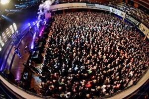 Škwor slavil plnoletost: V pražském Kongresovém centru padal sníh a šlehaly plameny