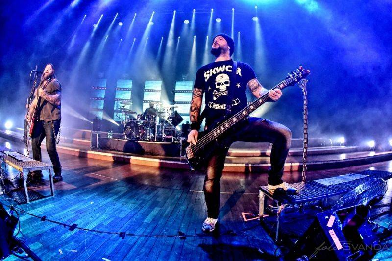 Škwor slavil plnoletost: V pražském Kongresovém centru padal sníh a šlehaly plameny