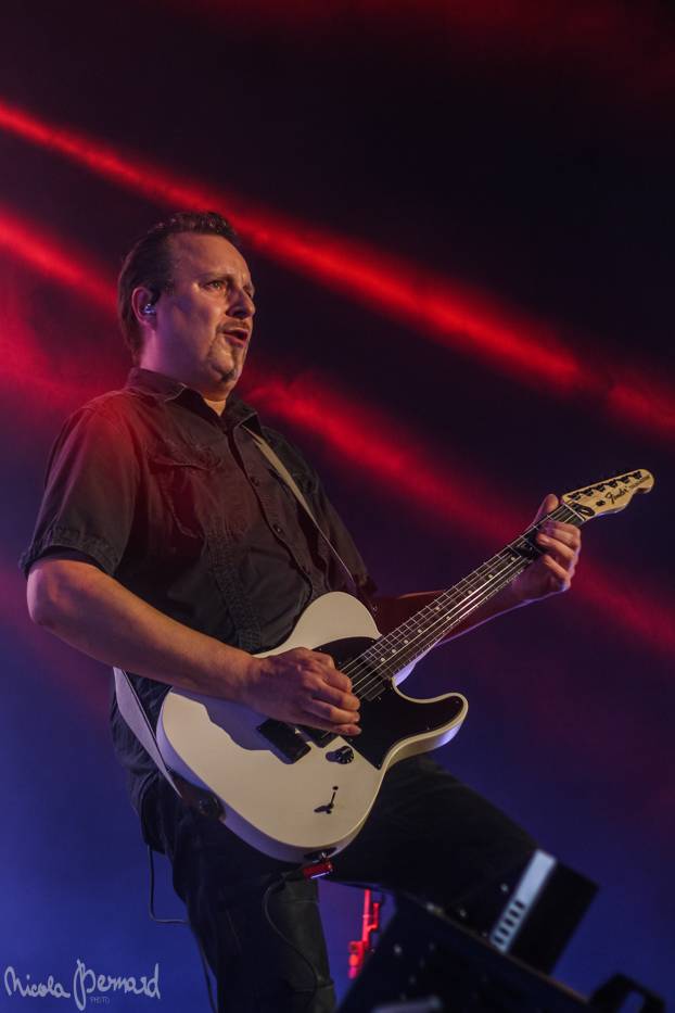 Škwor vyprodali Kongresák. V rámci dvouhodinové show předvedli bigbít na světové úrovni