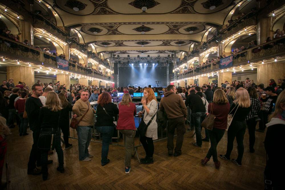 The Lumineers vyprodali pražskou Lucernu