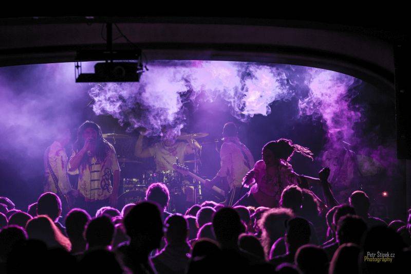 Five O' Clock Tea pokřtili novou desku a věří, že To dobrý je v nás