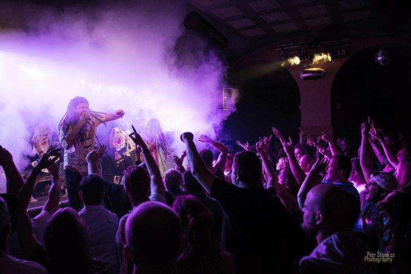 Five O' Clock Tea pokřtili novou desku a věří, že To dobrý je v nás