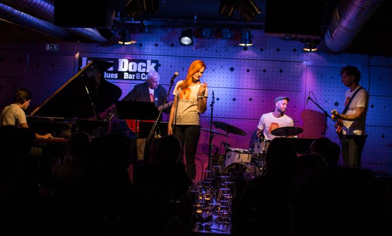Iva Pazderková pokřtila druhé album v Jazz Docku, zpívá na něm i Tomáš Klus