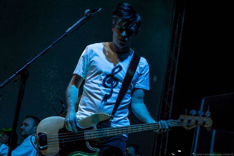 Tata Bojs a SOČR zvedli diváky ve Foru Karlín ze židlí