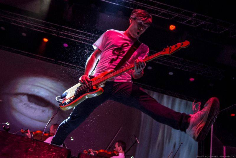 Tata Bojs a SOČR zvedli diváky ve Foru Karlín ze židlí