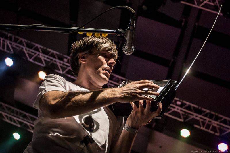 Tata Bojs a SOČR zvedli diváky ve Foru Karlín ze židlí