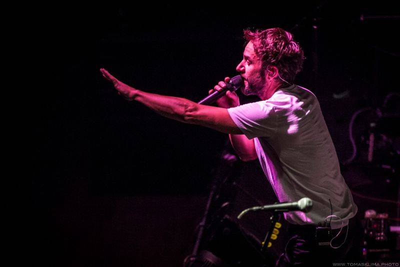 Tata Bojs a SOČR zvedli diváky ve Foru Karlín ze židlí