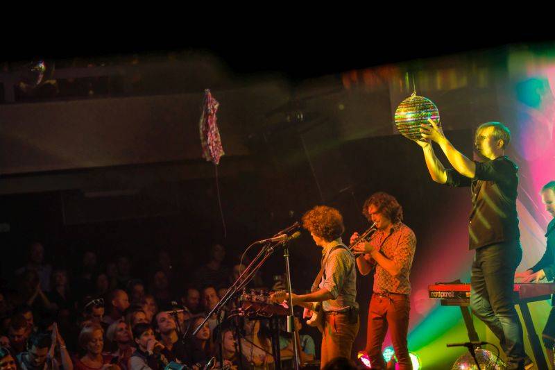 MIG 21 v Praze podruhé: Jiří Macháček a spol. znovu roztančili klub