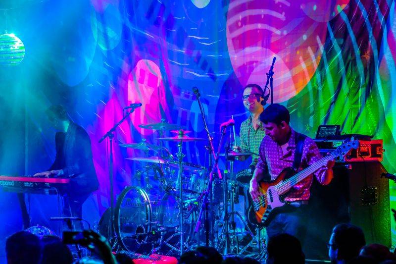 MIG 21 v Praze podruhé: Jiří Macháček a spol. znovu roztančili klub