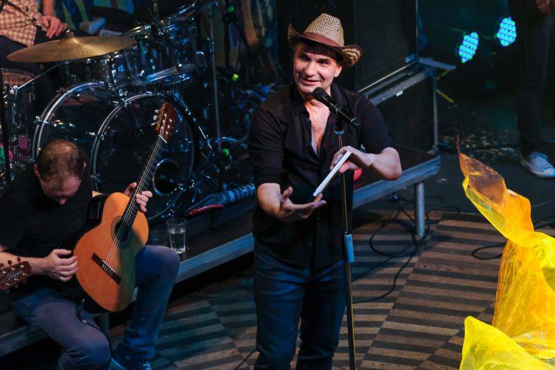 MIG 21 v Praze podruhé: Jiří Macháček a spol. znovu roztančili klub