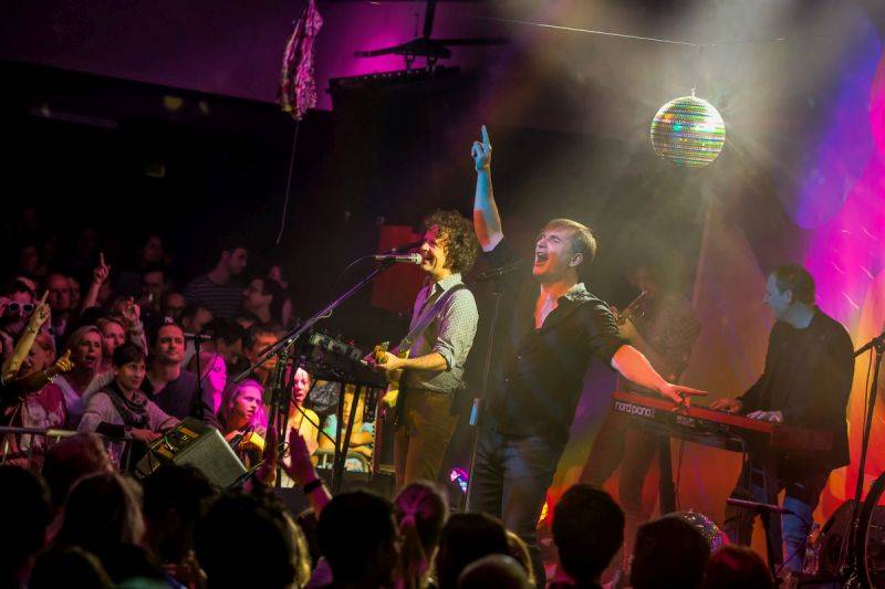 MIG 21 v Praze podruhé: Jiří Macháček a spol. znovu roztančili klub