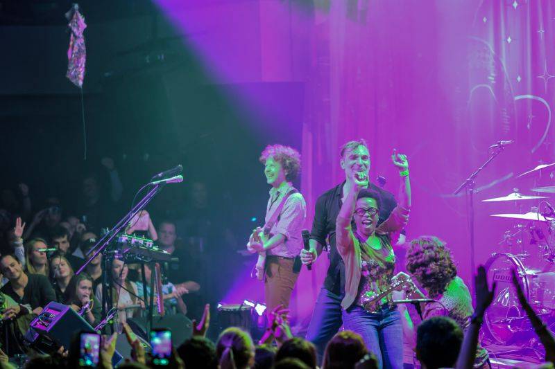 MIG 21 v Praze podruhé: Jiří Macháček a spol. znovu roztančili klub