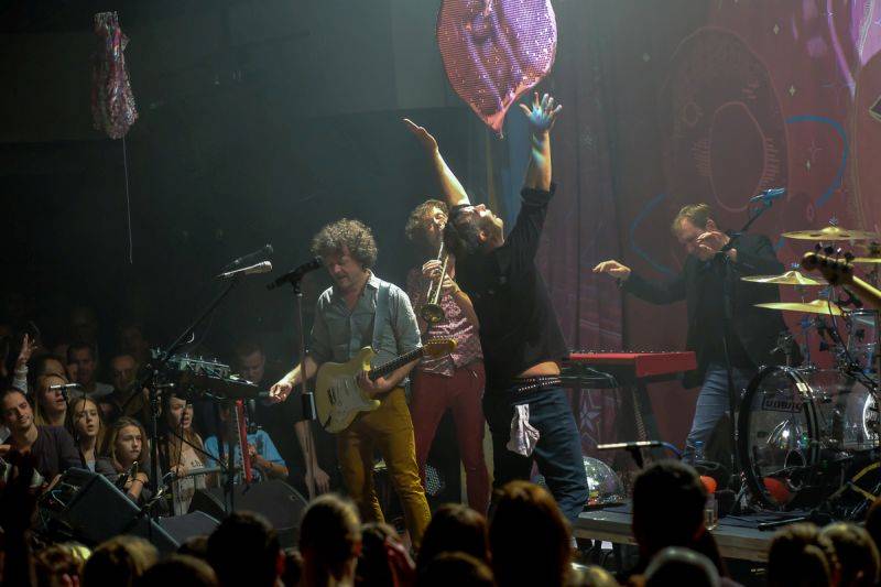 MIG 21 v Praze podruhé: Jiří Macháček a spol. znovu roztančili klub